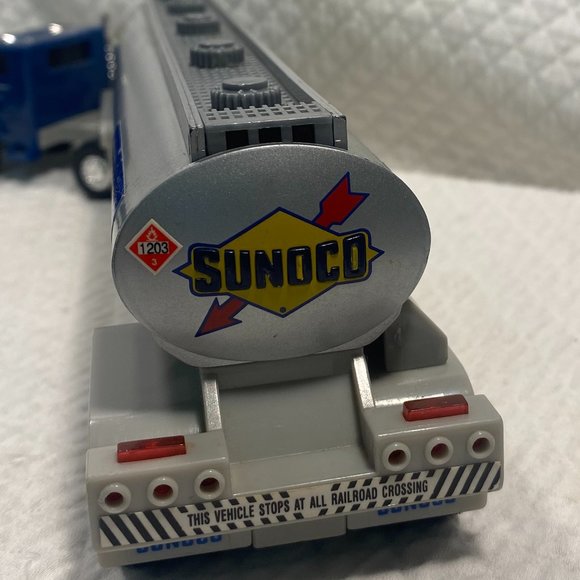 1994 Sunoco “Horn & Back-up alarm sounds” Tanker Truck, with running lights - Picture 10 of 15